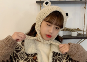 Big eyes frog woolen hat (Color: Beige)